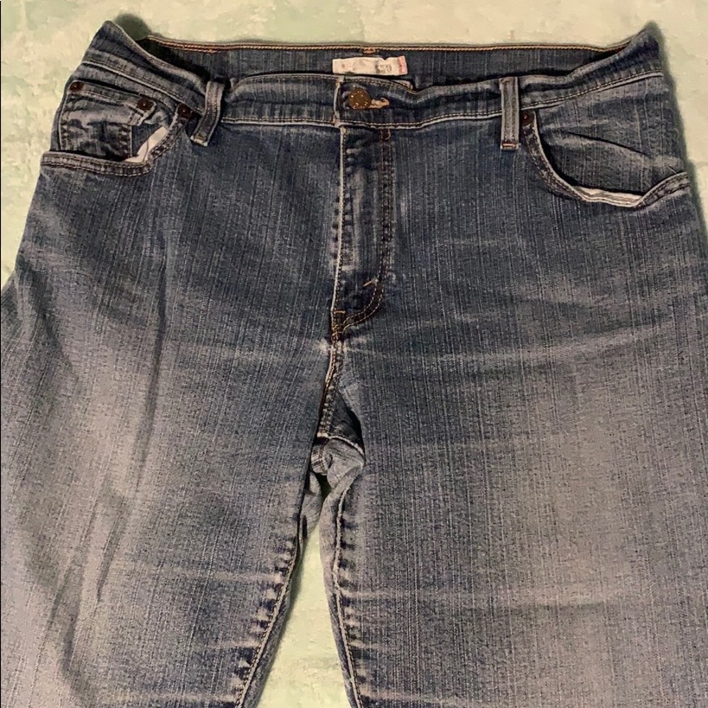 5/$20🌸Levi’s relaxed fit jeans - 14m